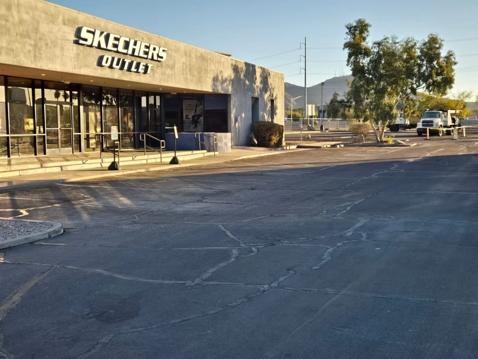 Commercial asphalt paving, sealcoating, and concrete work by American Asphalt in Arizona
