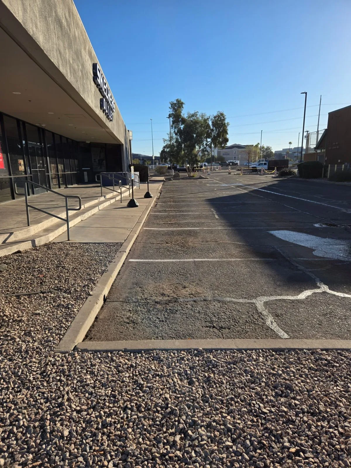 Commercial asphalt paving, sealcoating, and concrete work by American Asphalt in Arizona