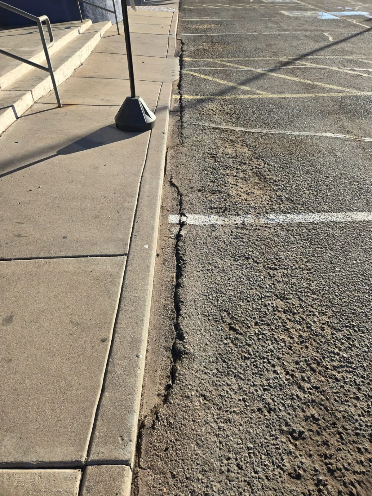 Commercial asphalt paving, sealcoating, and concrete work by American Asphalt in Arizona