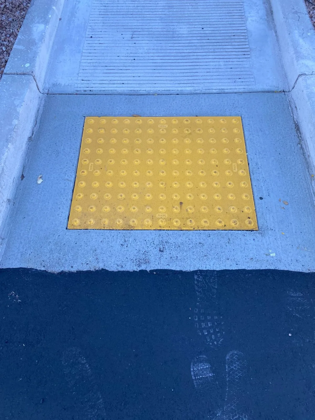 Commercial asphalt paving, sealcoating, and concrete work by American Asphalt in Arizona